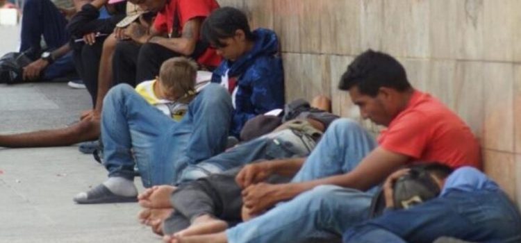 Aproximadamente 40 migrantes están acorralados en una parroquia de Coahuila