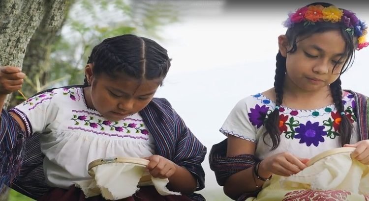 Niñas de Tzintzuntzan se pronuncian en contra la discriminación Niñas de Tzintzuntzan se pronuncian en contra la discriminación