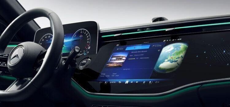 Mercedes-Benz se asocia con Google Mercedes-Benz se asocia con Google