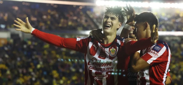 Chivas se imponen 2-1 al América en el Clásico Nacional