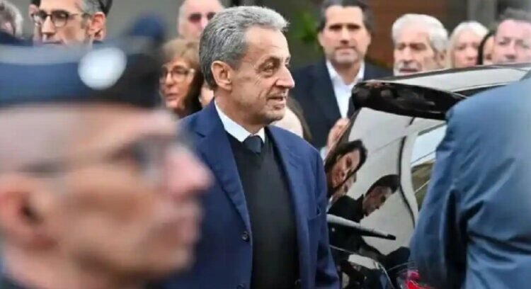 Solo duró Sarkozy 20 días en prisión