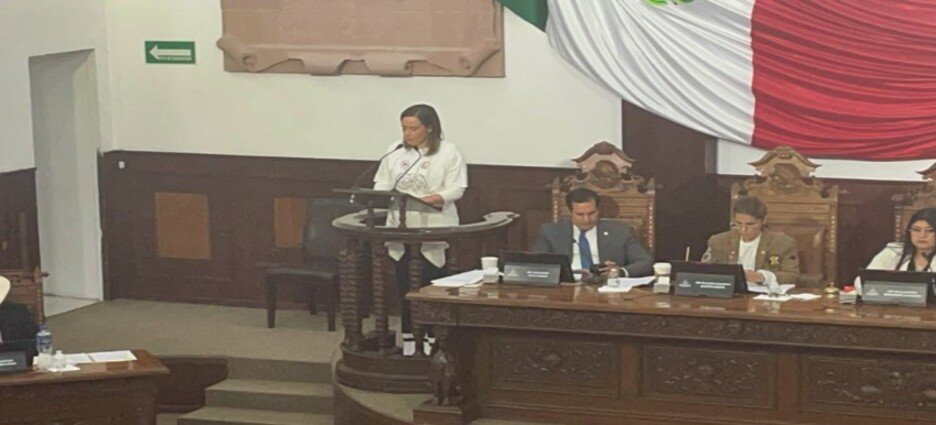 El congreso de Coahuila detiene sesión por presencia de diputado suspendido